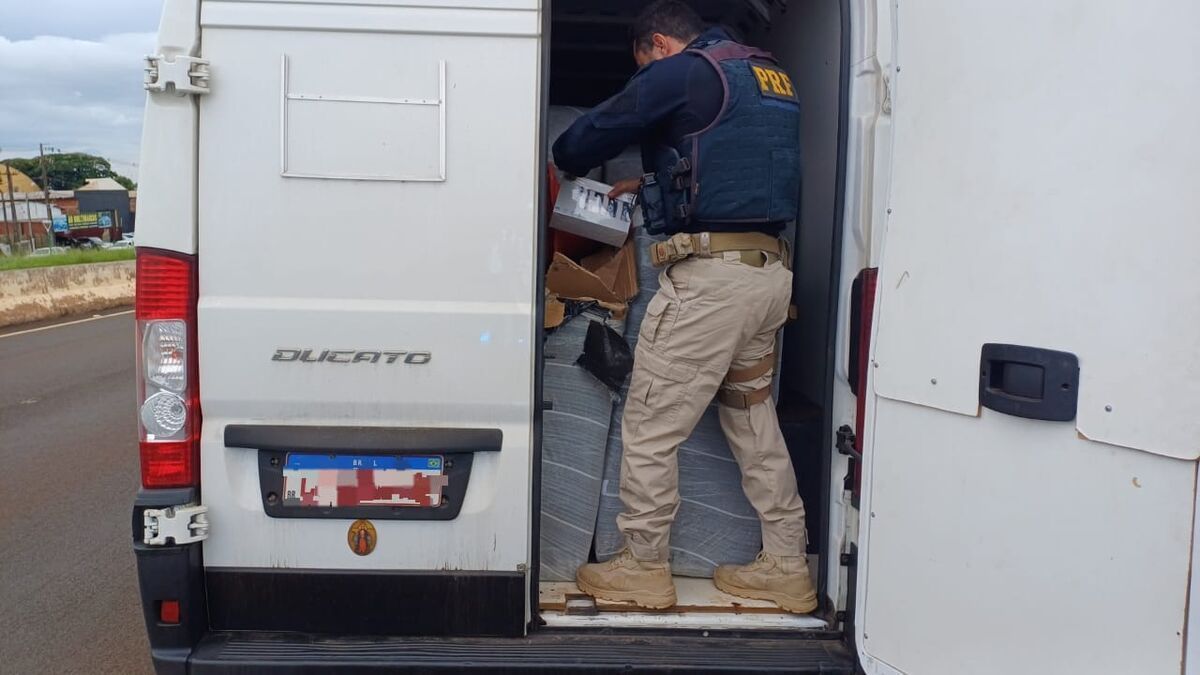 Brazilian police intercept smuggled electronics, driver arrested, goods seized