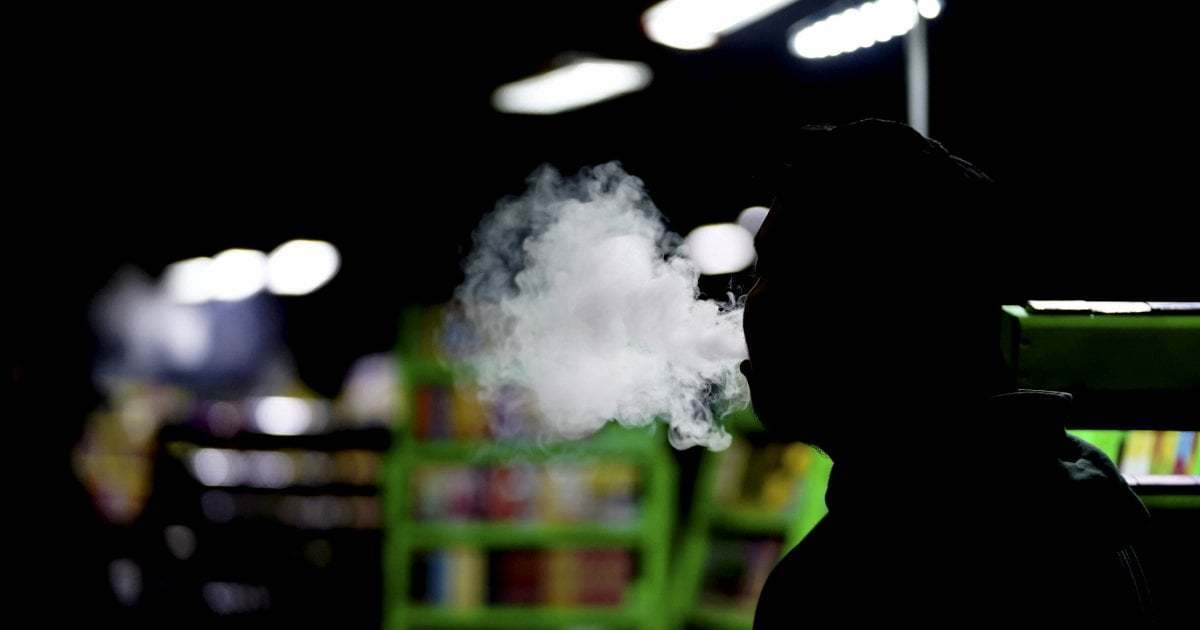 Malaysia's E-Cigarette Regulatory Vacuum Raises Concerns; Industry Advocates for Regulation Over Ban