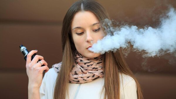 Singapore Deports Foreigners, Arrests Thousands in E-Cigarette Crackdown