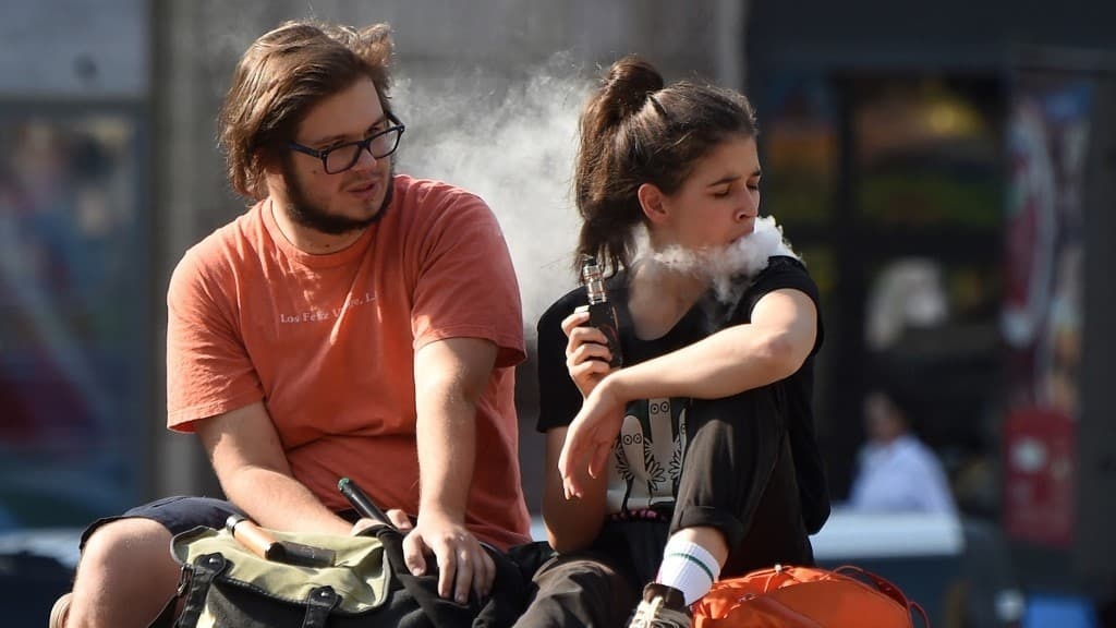 France to Expand Smoking Bans in July, Plans to Restrict E-Cigarette Nicotine Levels and Flavors by 2026