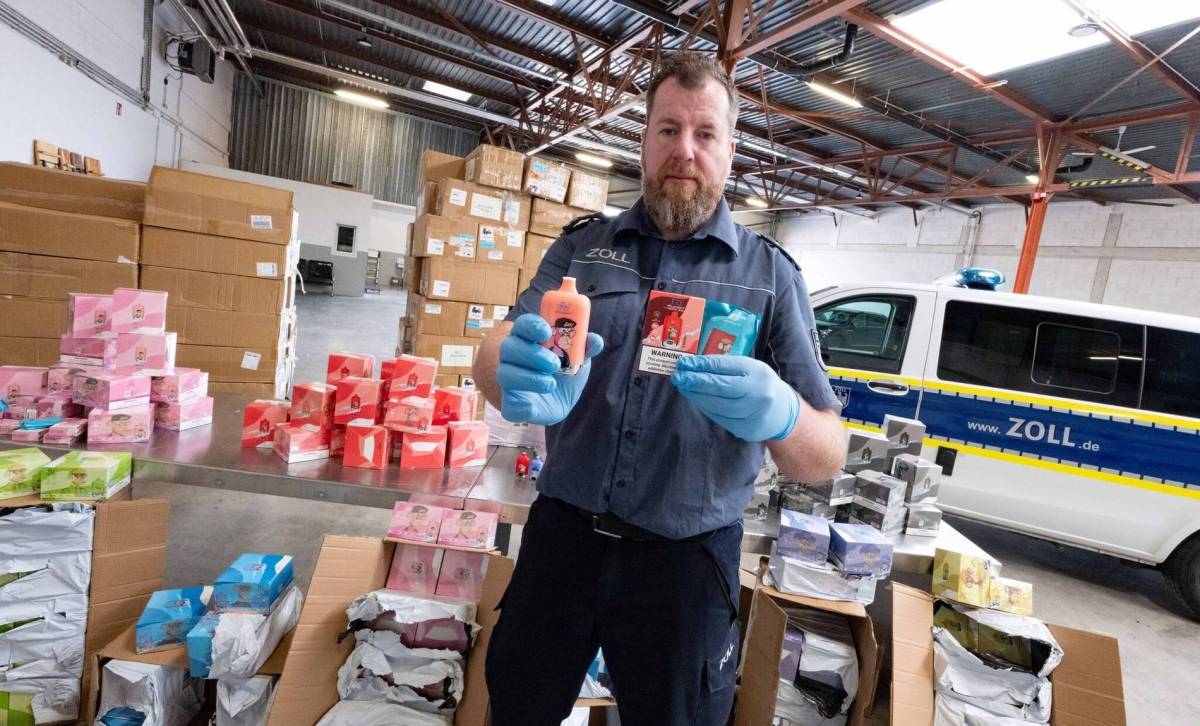 German Authorities Seize 45,000 Illegal E-Cigarettes in Cologne; Confiscated Products Resemble Fumot Devices