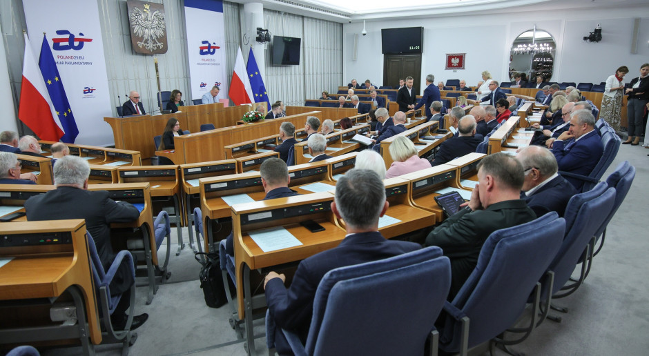 波兰参议院通过新法案:全面禁止向未成年人销售电子烟及尼古丁袋