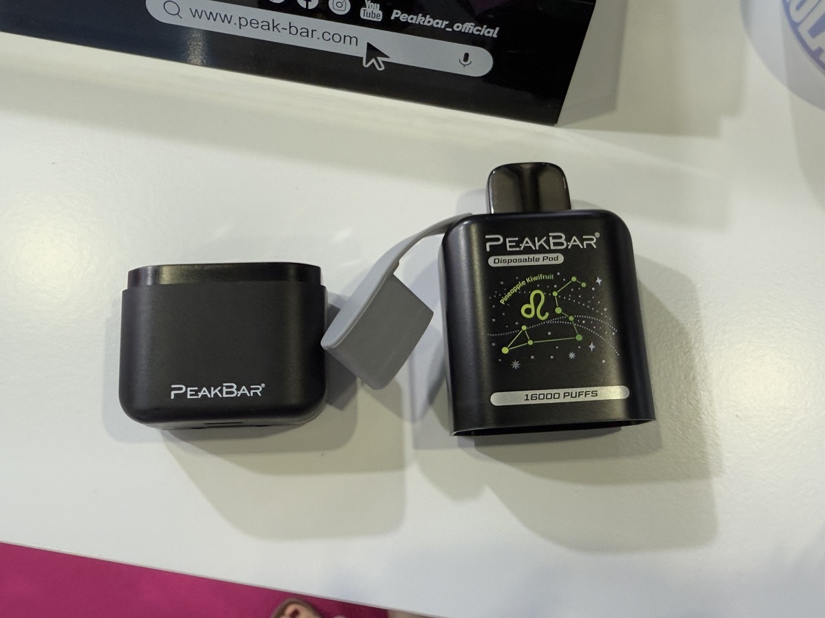 Exhibition Insight | RELX, OXBAR, and Others Launch Magnetic-Pull E-Cigarettes, Featuring Magnetic-Pull Screens on Multiple Products