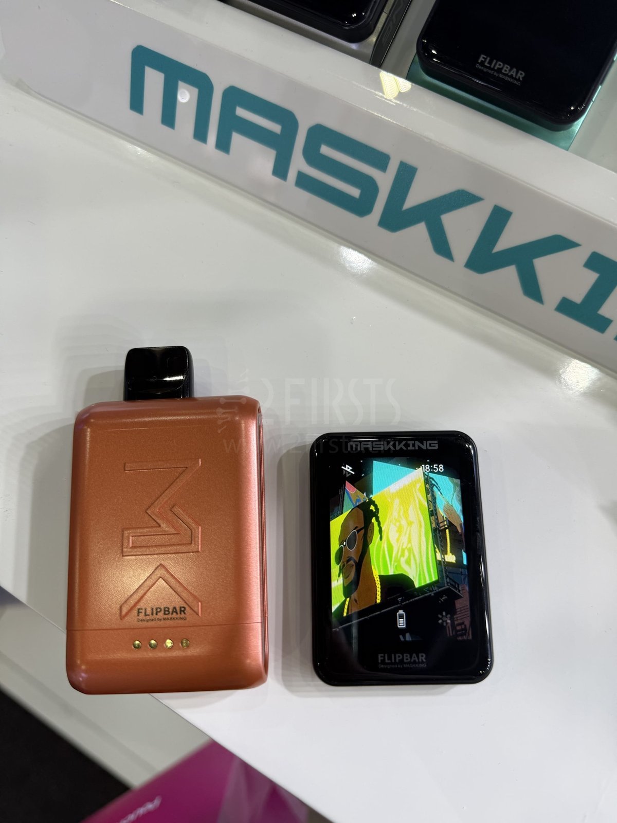 Exhibition Insight | RELX, OXBAR, and Others Launch Magnetic-Pull E-Cigarettes, Featuring Magnetic-Pull Screens on Multiple Products