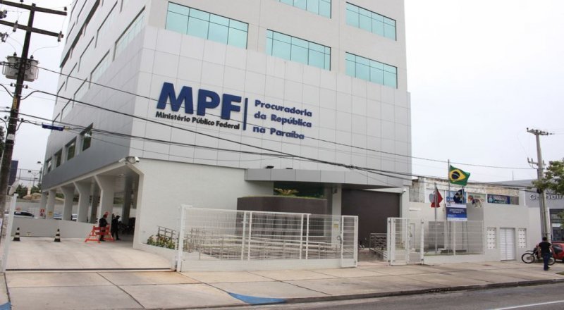 Hombre brasileño condenado por contrabando de cigarrillos electrónicos y posesión ilegal de municiones.