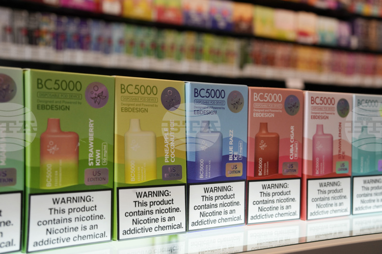 Las aduanas alemanas confiscan 3.3 toneladas de cigarrillos electrónicos ilegales, evasión fiscal.