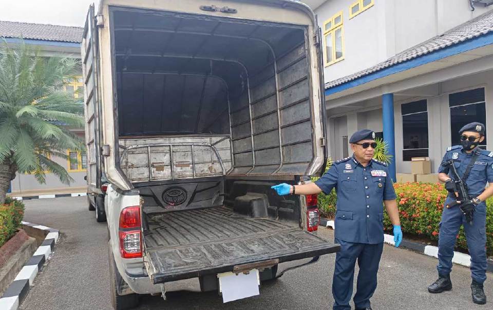Malaysian Customs Bust Smuggling Case, Seize Over 27,700 e-cigarettes Bound for Thailand