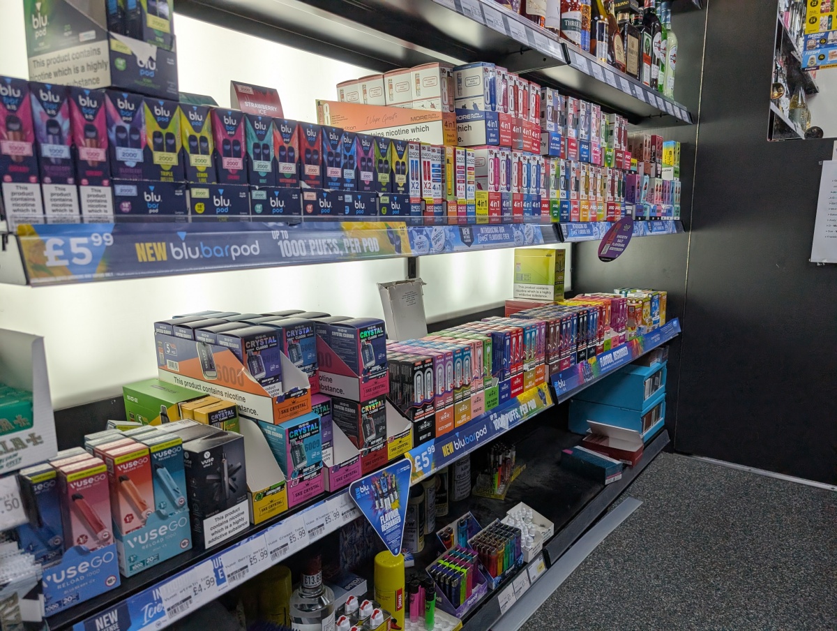 英国便利店《2025年进货指南》报告：电子烟烟油成新型烟草利润最高产品，水果口味产品在禁令后热度上升
