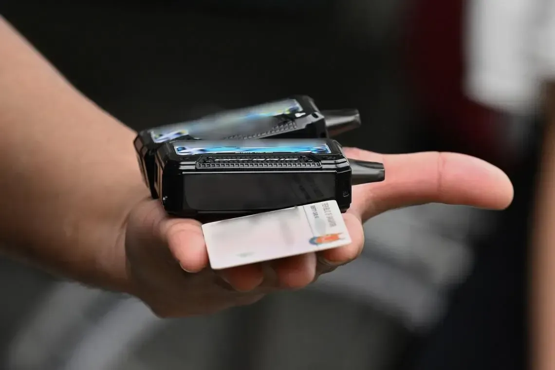 Singapore Cracks Down on Illegal E-cigarettes Containing Etomidate; Over 100 People Involved in Investigation
