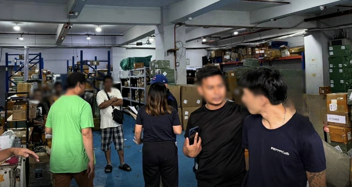 Philippines Customs Seizes $140,000 Worth of Black Ultra Vape Cartridges; Recipient Arrested