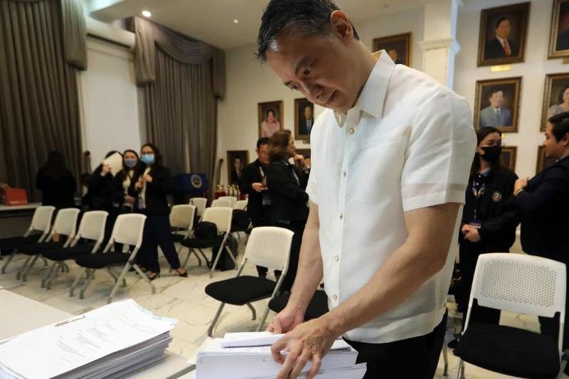 Las autoridades fiscales de Filipinas presentan 75 casos penales relacionados con el comercio ilegal de cigarrillos electrónicos, que involucran más de 7 mil millones de pesos en impuestos no pagados.
