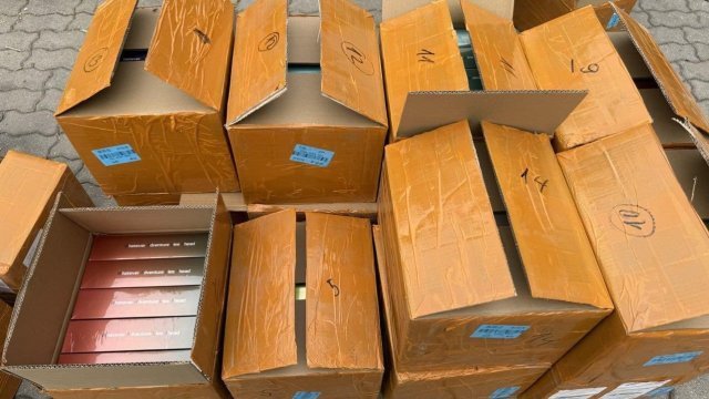 Customs Officers Seize Large Shipment of Illegal Chinese Vapes in Sofia, Bulgaria