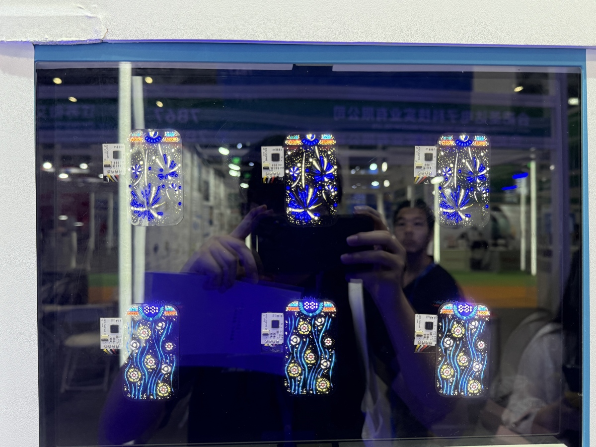 雾化供应链展观察｜柔性屏已成行业“标配”，TFT全面屏方案“退潮”