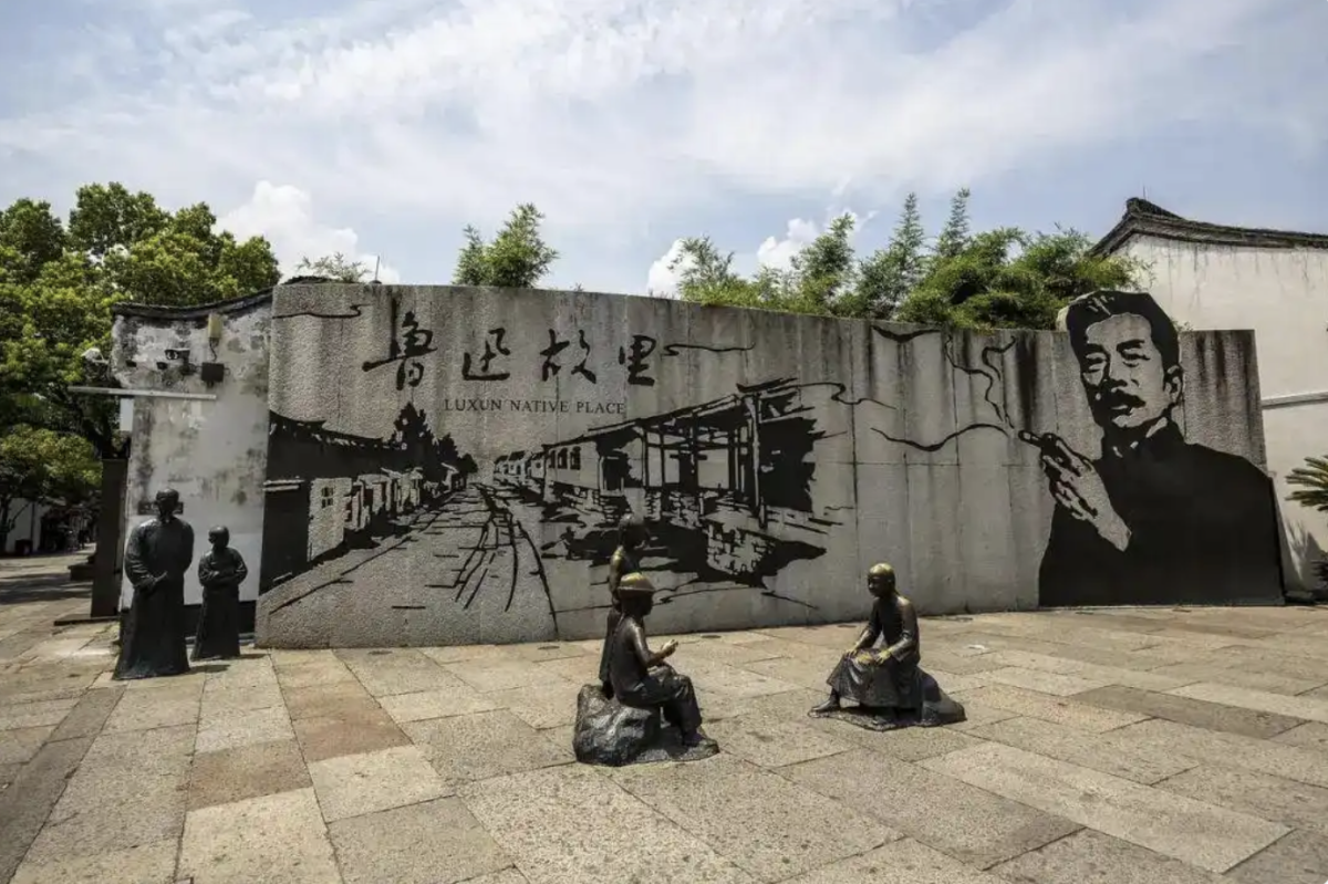 Controversy Over “Smoking Lu Xun” Mural Propels Nicotine Pouches into China’s Public Discourse