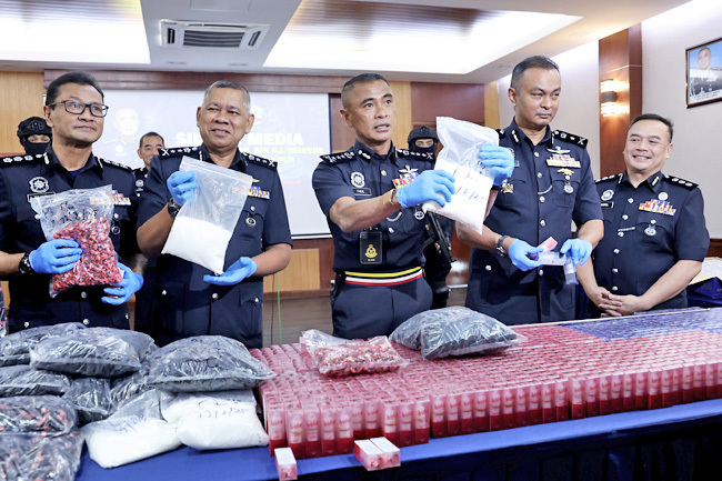 Malaysian Police Dismantle Drug Syndicate, Seize About USD 352,000 in MDMA-Laced Vape Oil