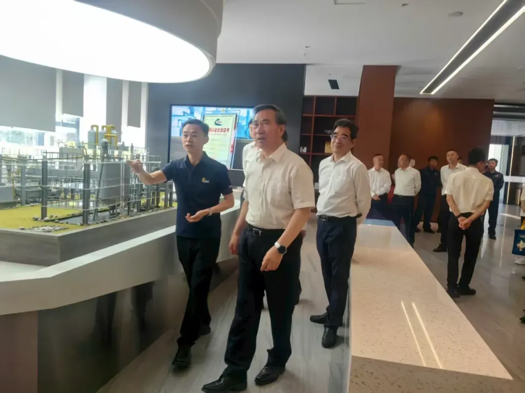 中国贸促会会长任鸿斌一行莅临湖北和诺生物考察调研
