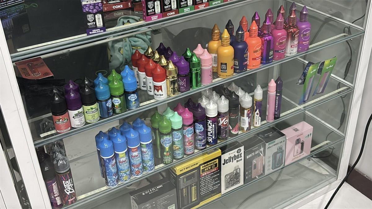 Thai police raid illegal e-cigarette shop disguised as convenience store, seize over 600 products and detain operators.