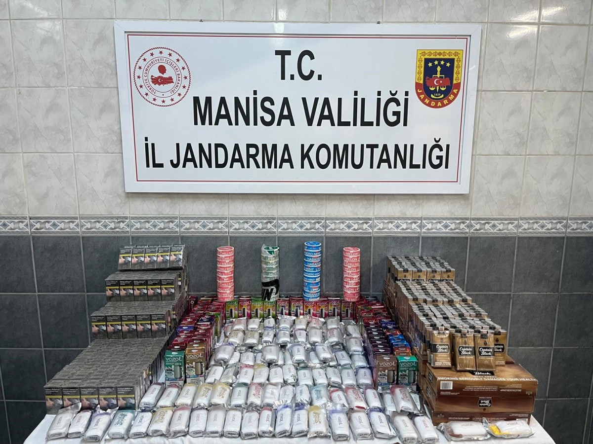 Smuggled cigarettes and e-cigarettes seized in Türkiye's Manisa province, suspect detained