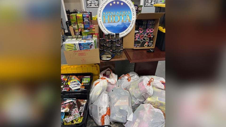 Two e-cigarette shops in Franklin, USA under investigation for selling THC products to minors, seized 150 pounds of raw materials and cash