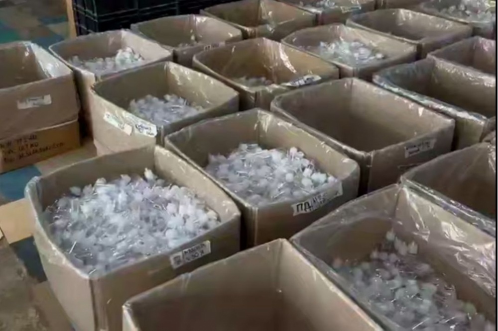 Yekaterinburg shuts down illegal e-cigarette oil factory; Russia plans to ban e-cigarette sales