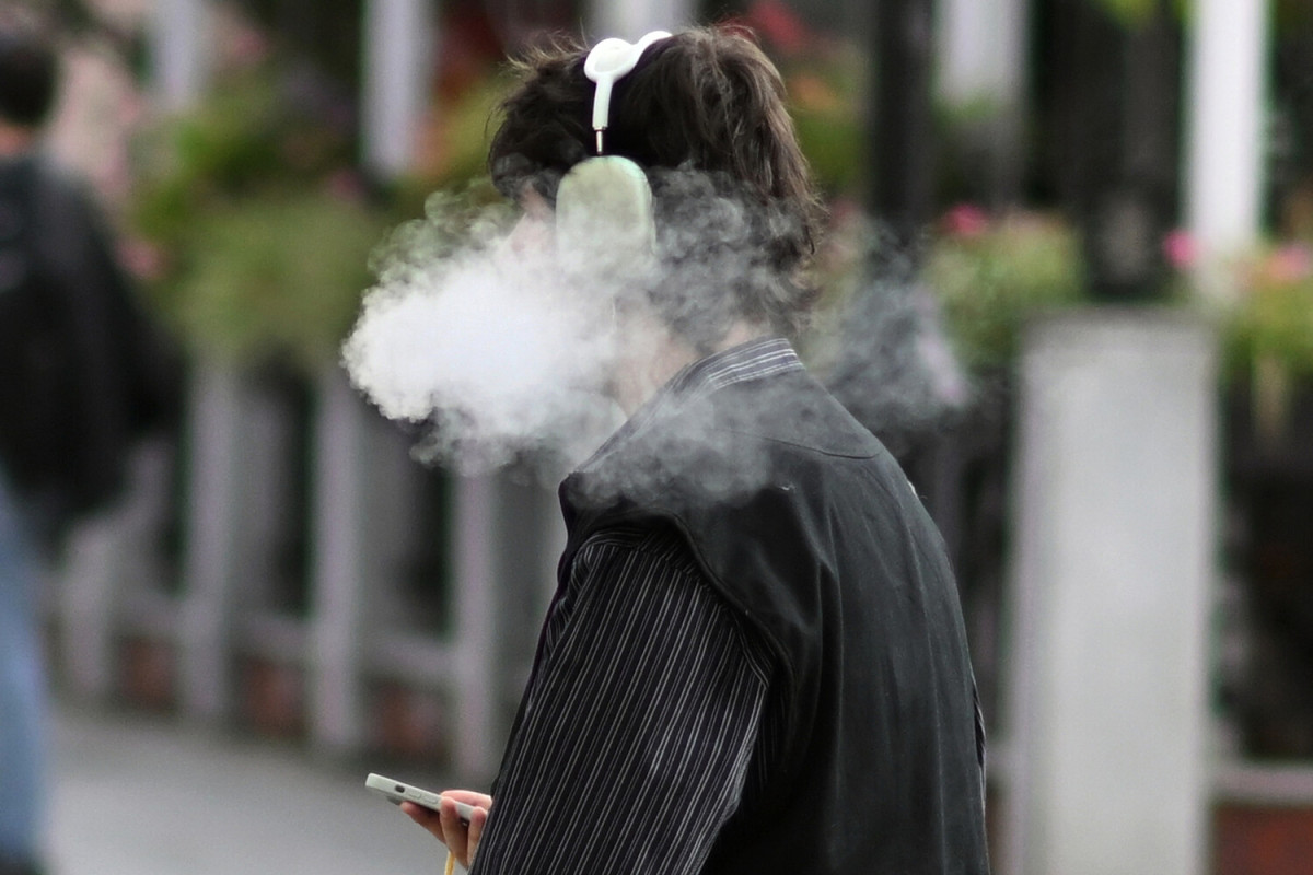 69% of Russians Support Full Ban on E-Cigarette Sales, SuperJob Survey Shows