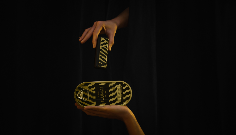 2Firsts观察|菲莫国际在迪拜机场推出IQOS ILUMA i × SELETTI限量系列,强化设计艺术与高端定位