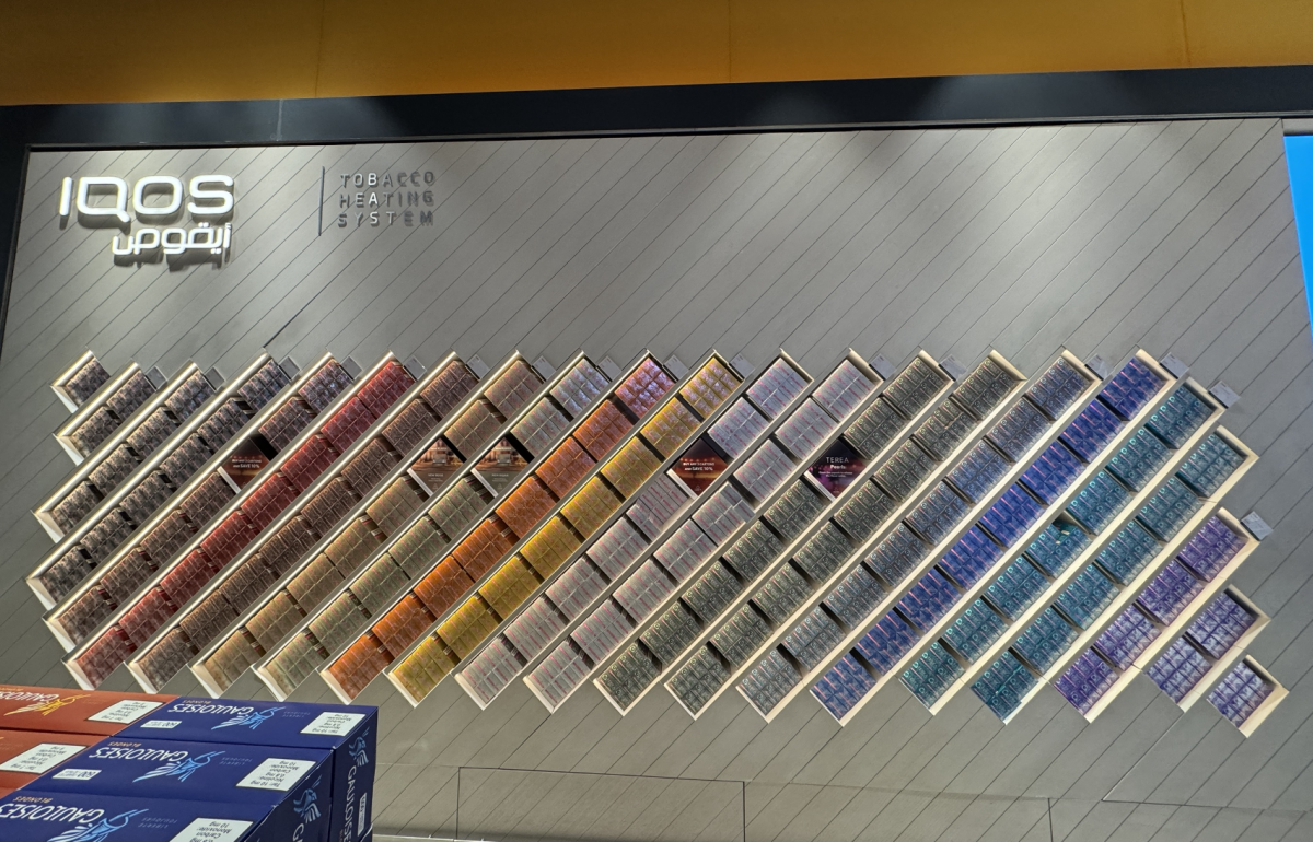2Firsts观察｜菲莫国际在迪拜机场推出IQOS ILUMA i × SELETTI限量系列，强化设计艺术与高端定位