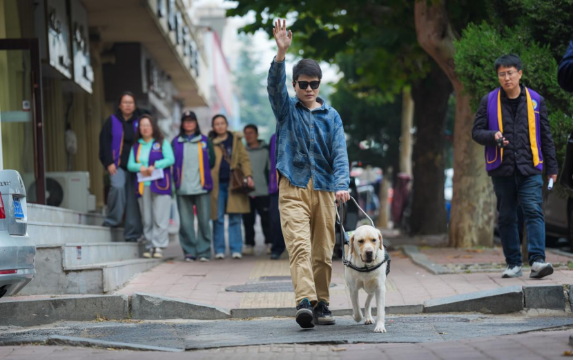 RELX母公司雾芯科技在中国启动导盲犬伙伴计划,首批10只导盲犬完成交付