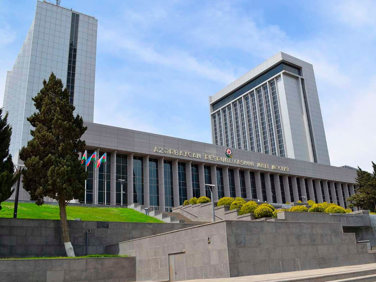 Azerbaijan National Assembly to Hold Public Hearing on E-cigarette Use