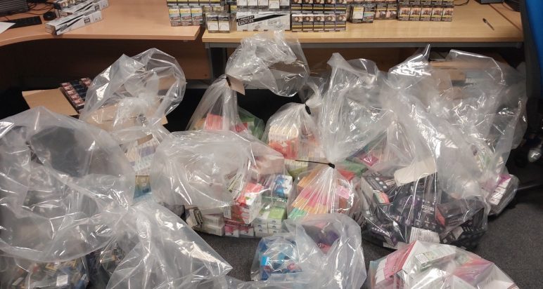 报告：2025年英国查获约130万支非法电子烟 三年累计近500万支