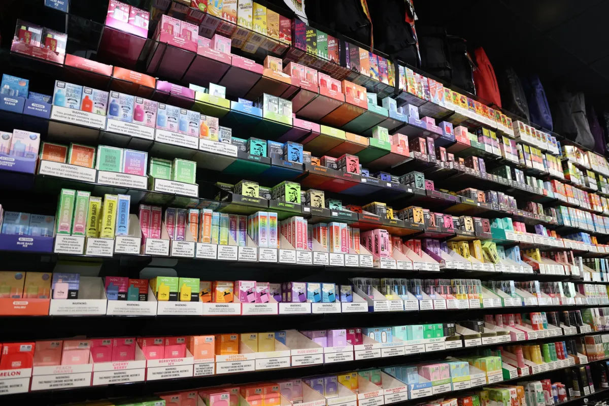 Arizona House Bill 4001 proposes licensing system for "alternative nicotine products" manufacturers and distributors; fines set for selling to under 21s as opponents question enforcement efficacy