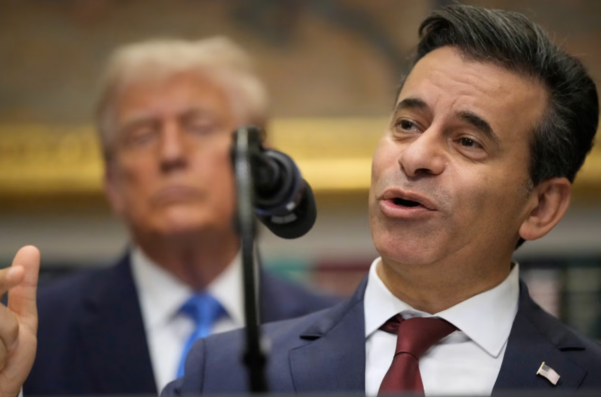 White House Pushes for Expansion of Flavored E-Cigarettes as FDA Director Opposes Plans