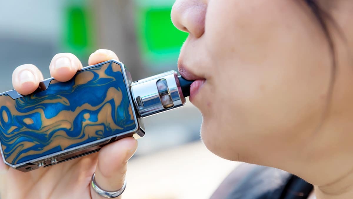 South Korea to Implement Tobacco Law Amendment on April 24

South Korea's Ministry of Health and Welfare will implement a partial amendment to the Tobacco Business Law on April 24. The definition of tobacco will expand to include all products made from na