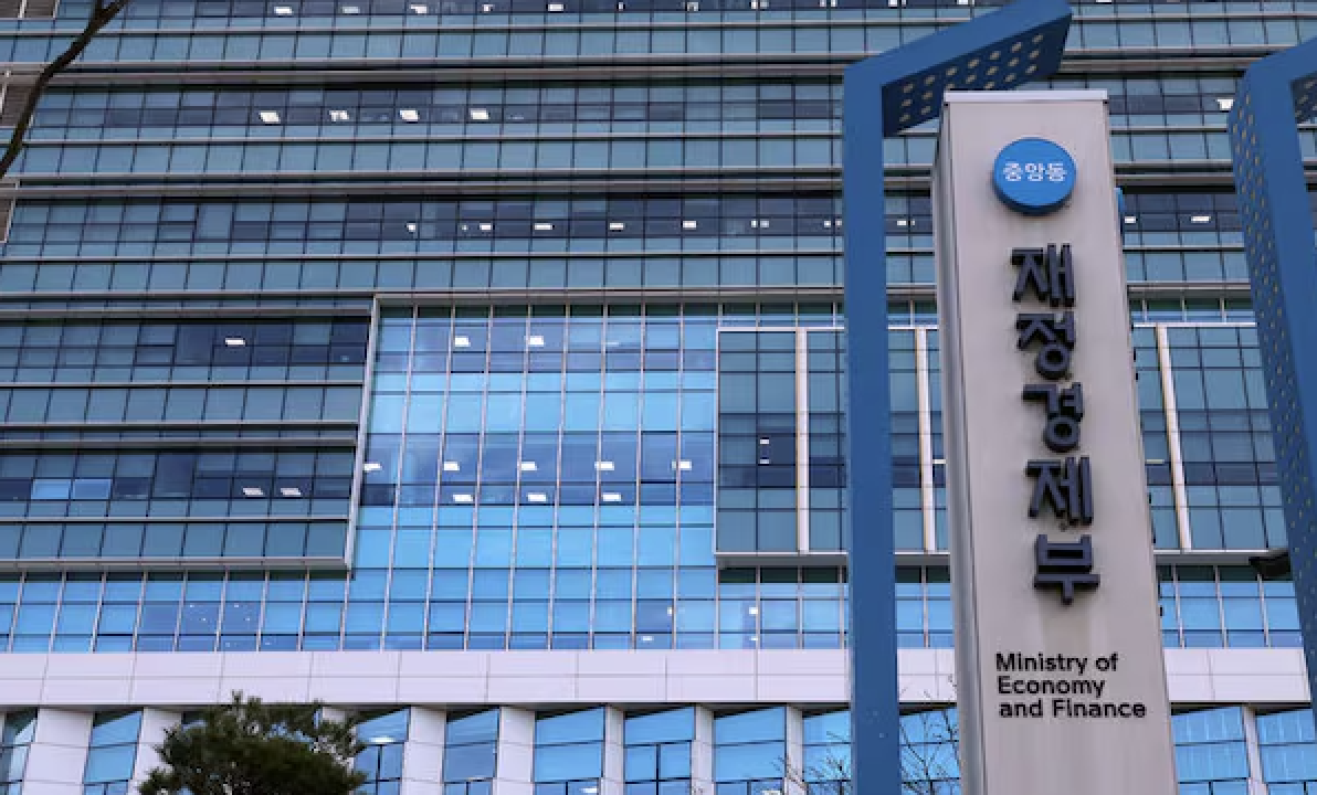 South Korea's Financial Ministry Requests Investigation of Companies for Alleged Unauthorized Tobacco Sales and Online Marketing of Nicotine Solutions