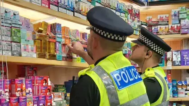 英国扩大警方执法权，非法电子烟店或停业12个月