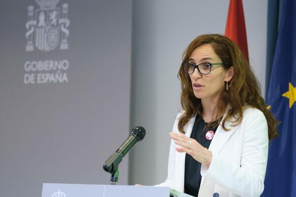 Spain Plans to Extend Smoking Ban to Terraces and Beaches, Bringing Vapes Under New Restrictions