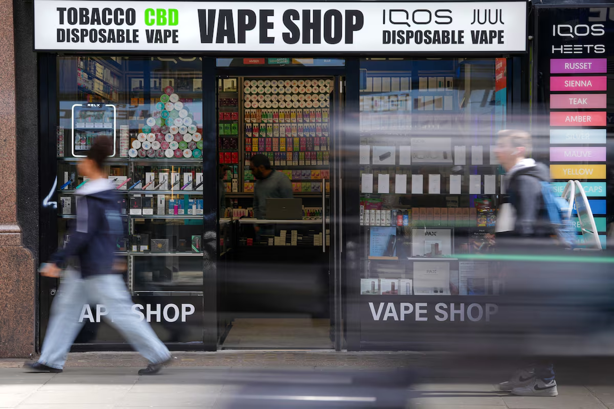 UK PM Andy Burnham Reshapes Vape Retail Rules as Licensing Could Raise Barriers for New Shops