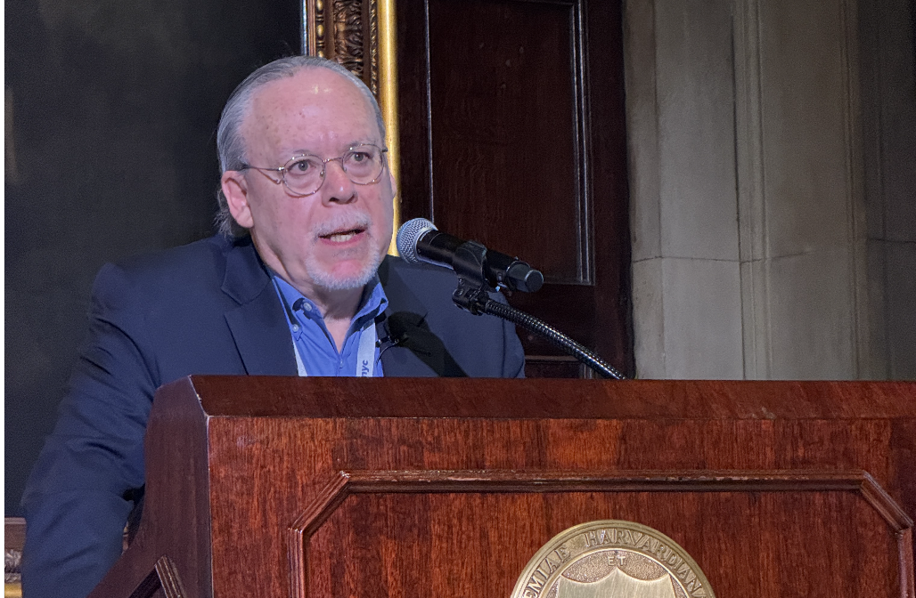 Mitch Zeller presents U.S. tobacco and nicotine use data, including trends in youth nicotine pouch and e-cigarette use, as well as dual use. Photo: 2Firsts
