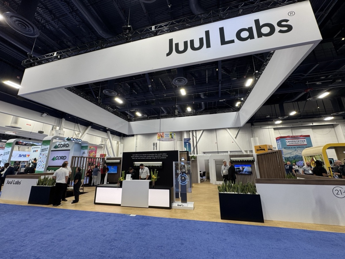 JUUL在美国便利零售展展示获FDA营销授权的JUUL2,突出年龄验证